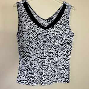 New Directions Woman 1X Sleeveless V-Neck‎ Animal Print Blouse White Black NEW